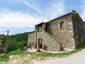 Гостиница Lovely Farmhouse in Mercatello sul Metauro with Pool  Сестино